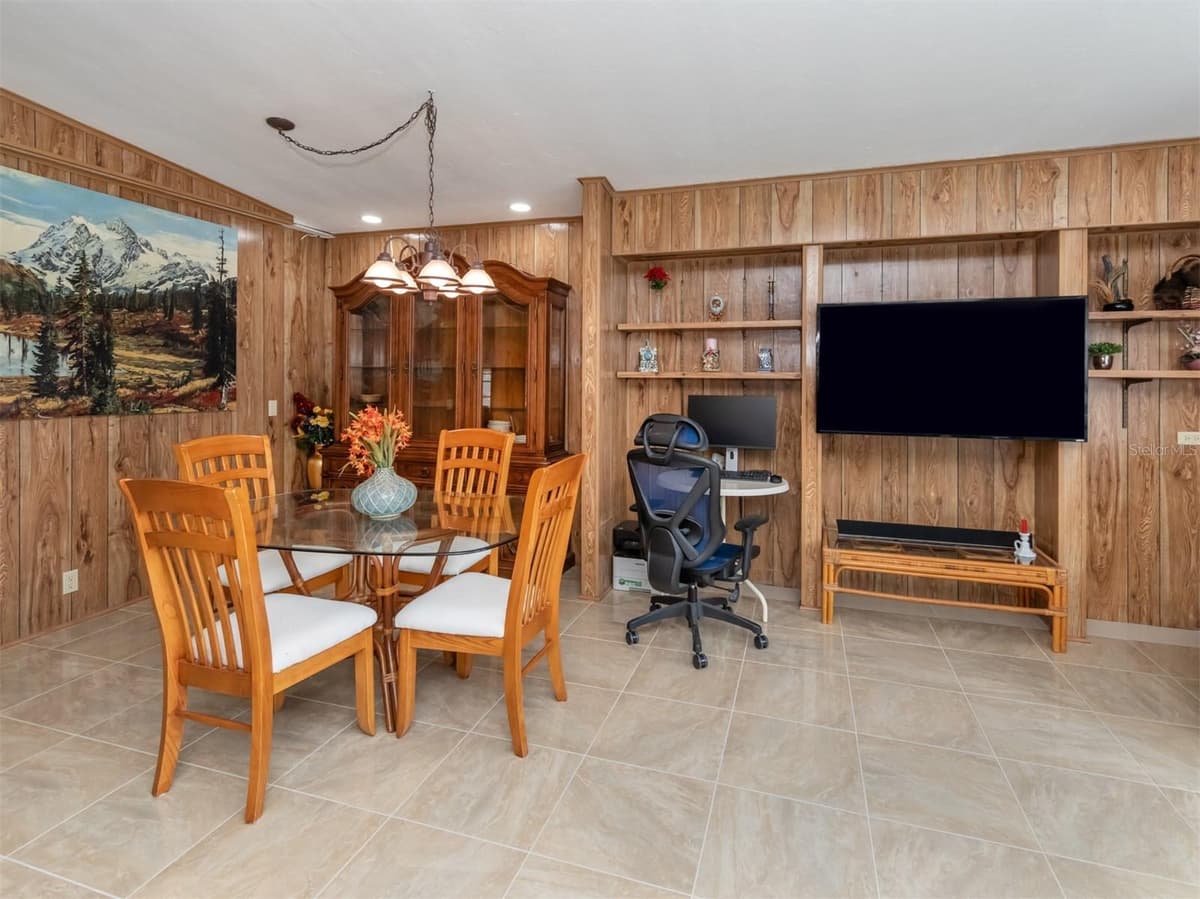 628 LA JOLLA CIRCLE — photo 20 of 24