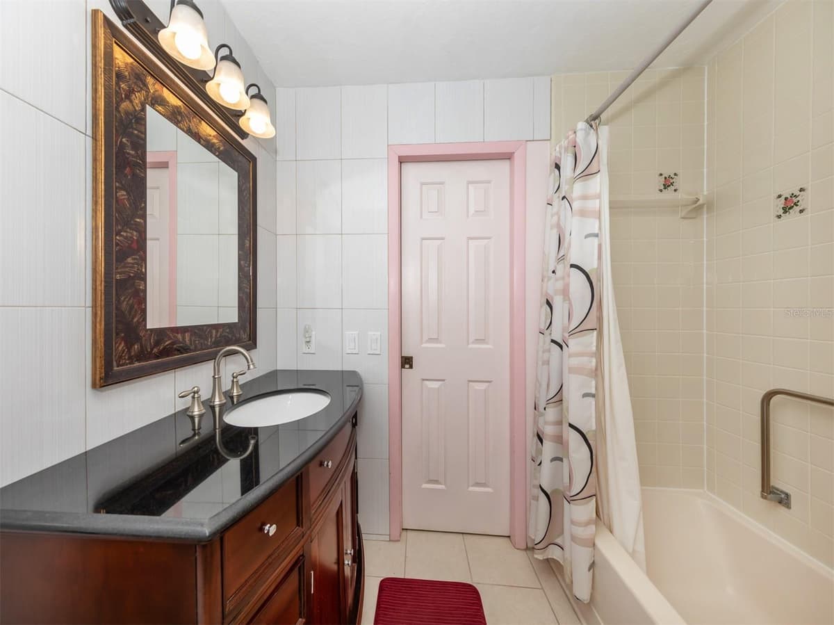 628 LA JOLLA CIRCLE — photo 10 of 24