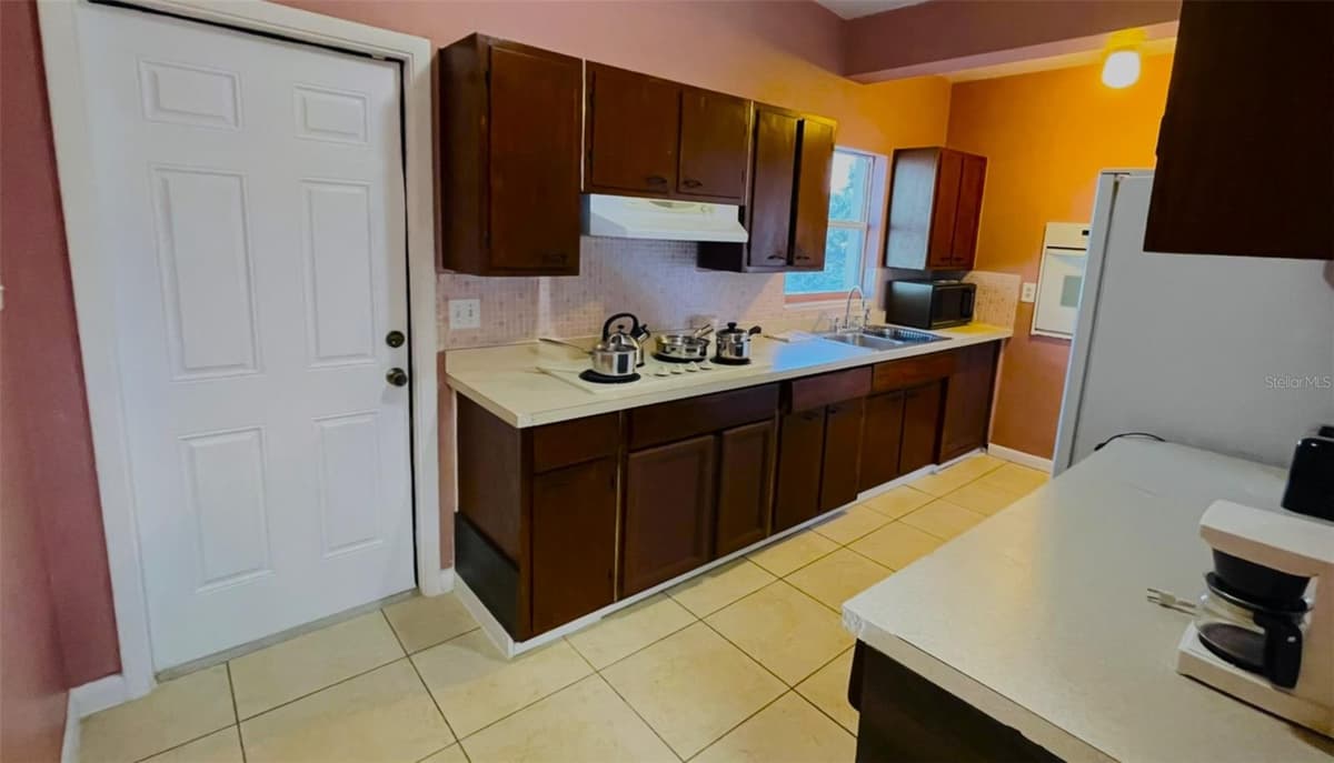 554 LINDLEY TERRACE — photo 4 of 57
