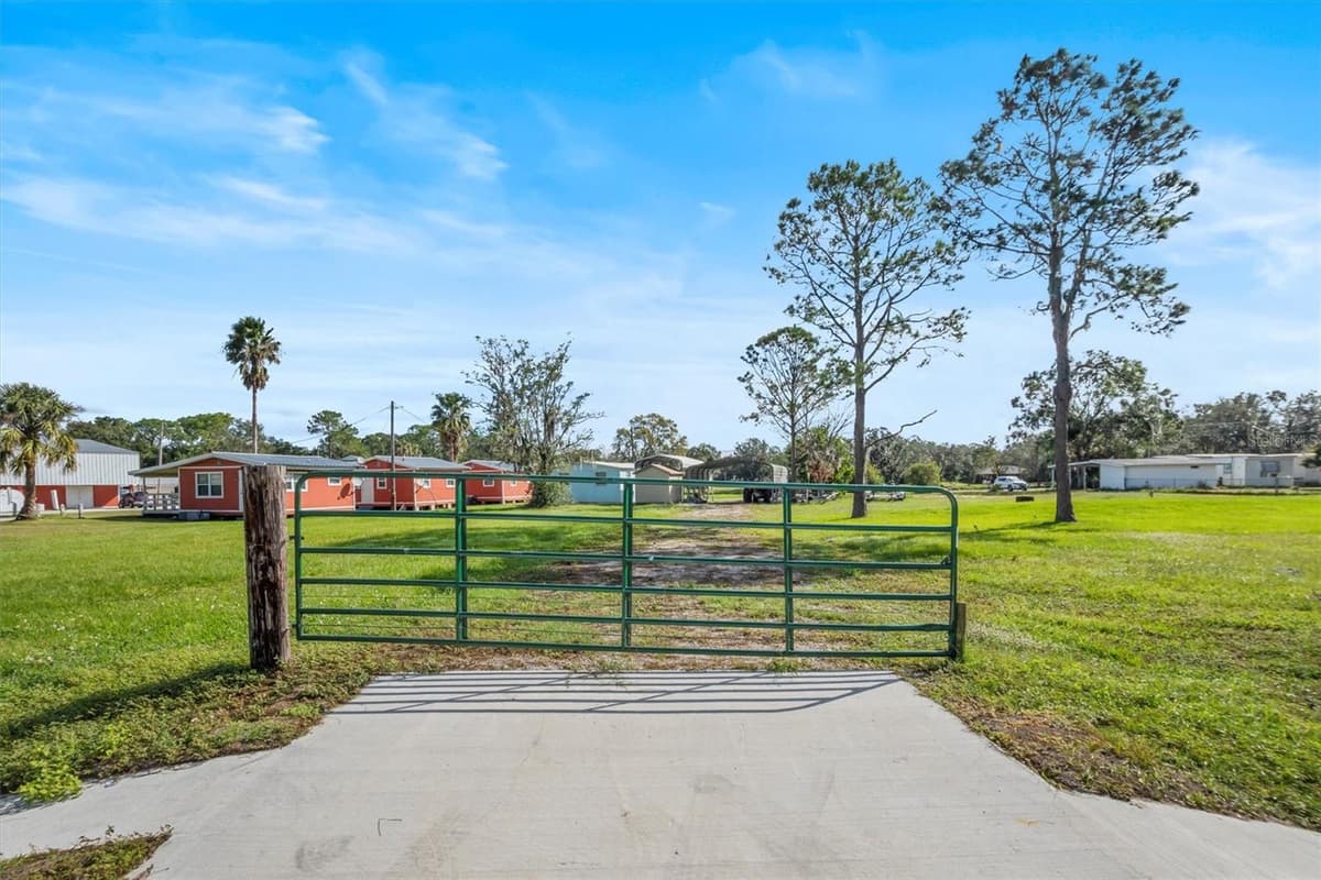 3364 MARINA PARKWAY — photo 12 of 56