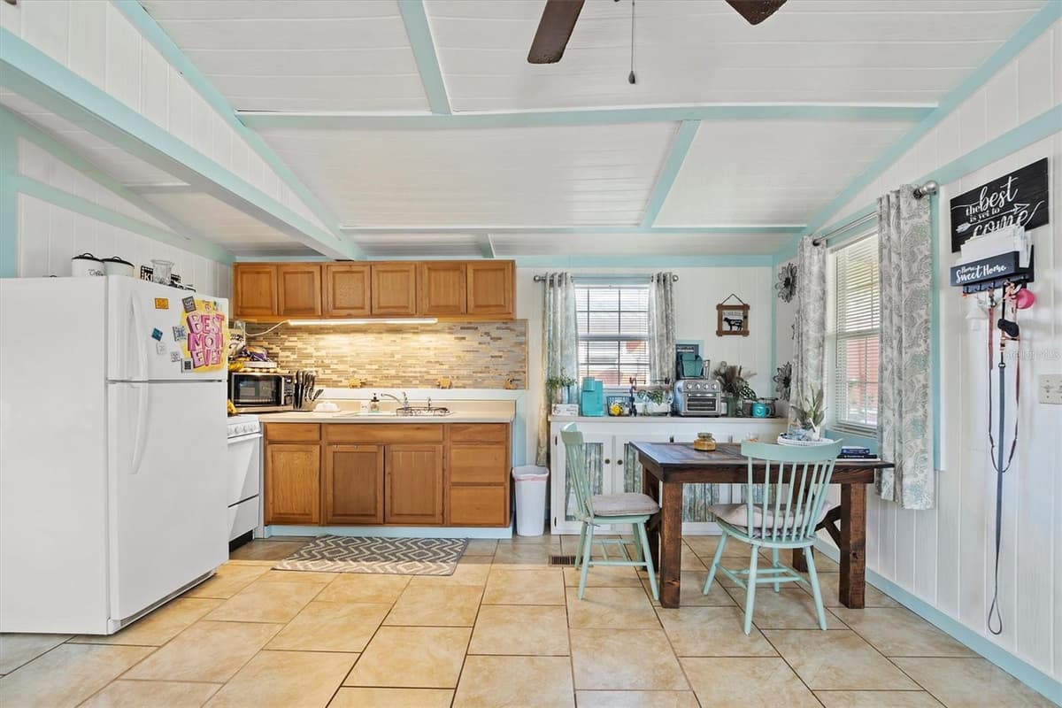 3364 MARINA PARKWAY — photo 34 of 56