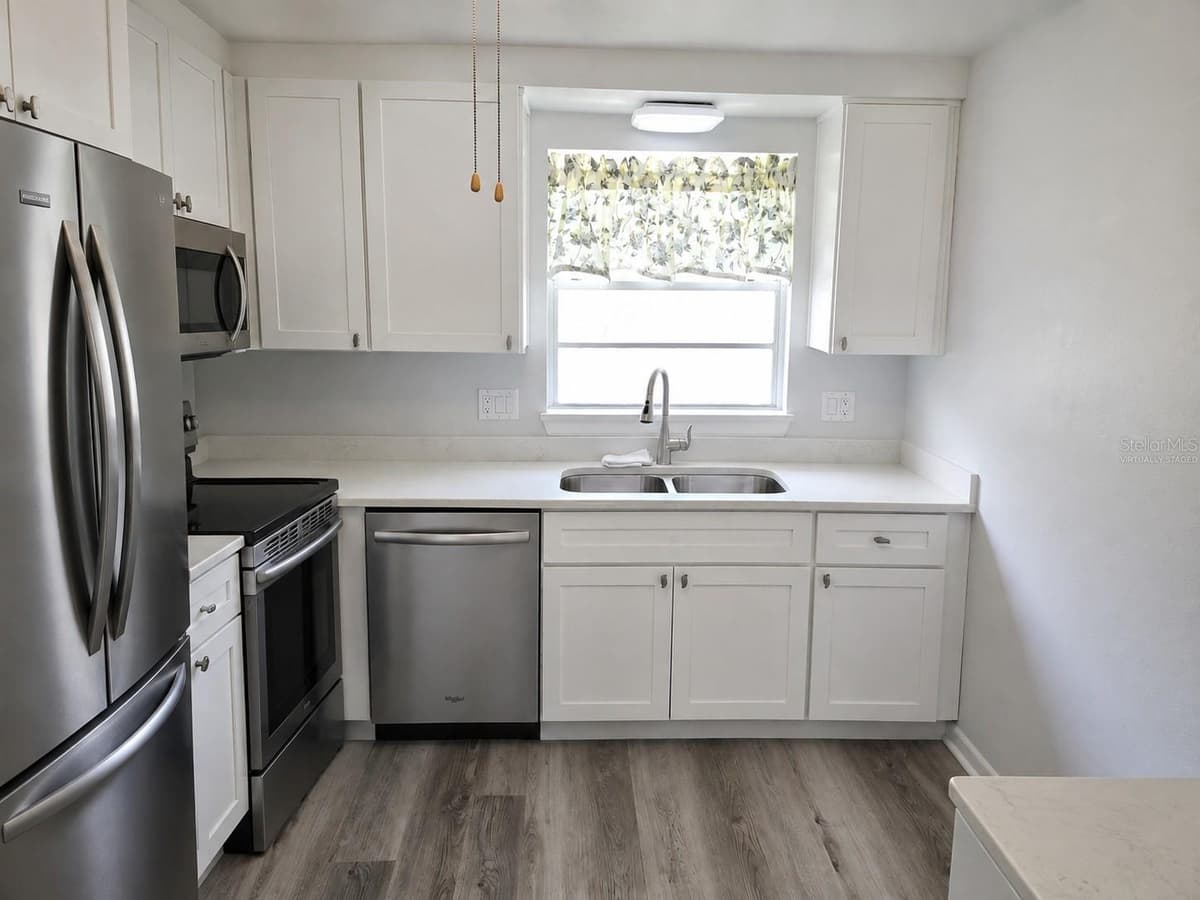 201 HILL AVENUE — photo 10 of 23