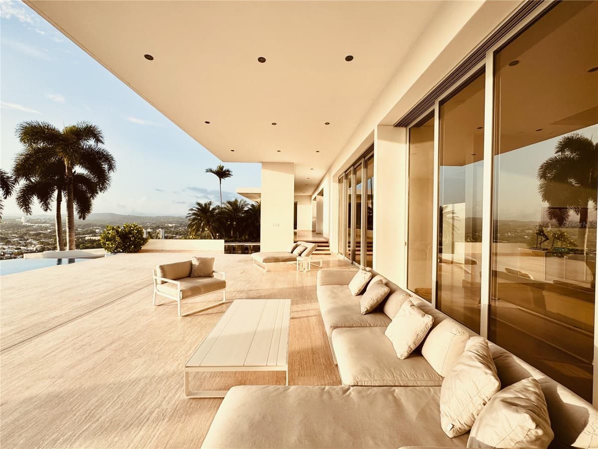 URB. LA LOMITA CALLE VISTA LINDA — photo 7 of 29