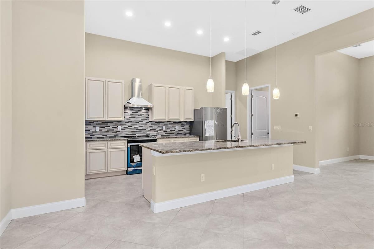 3 WHITE HOLLY PLACE — photo 14 of 22