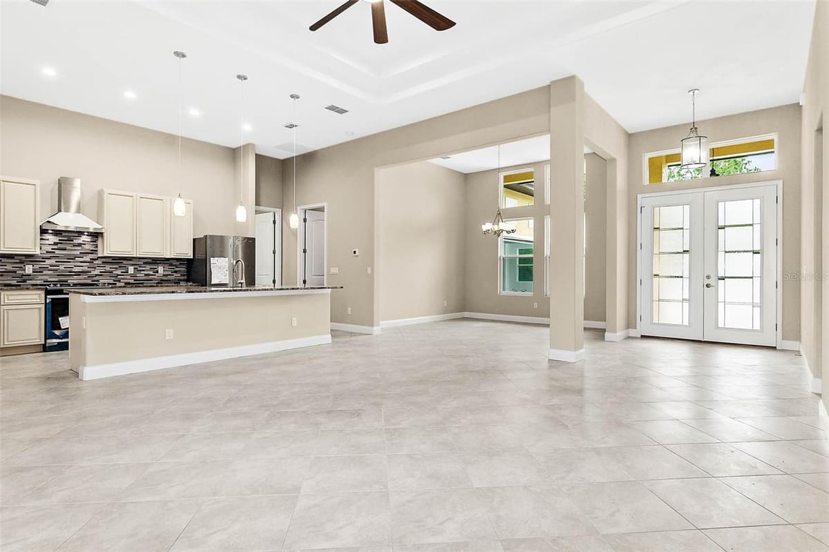 3 WHITE HOLLY PLACE — photo 11 of 22