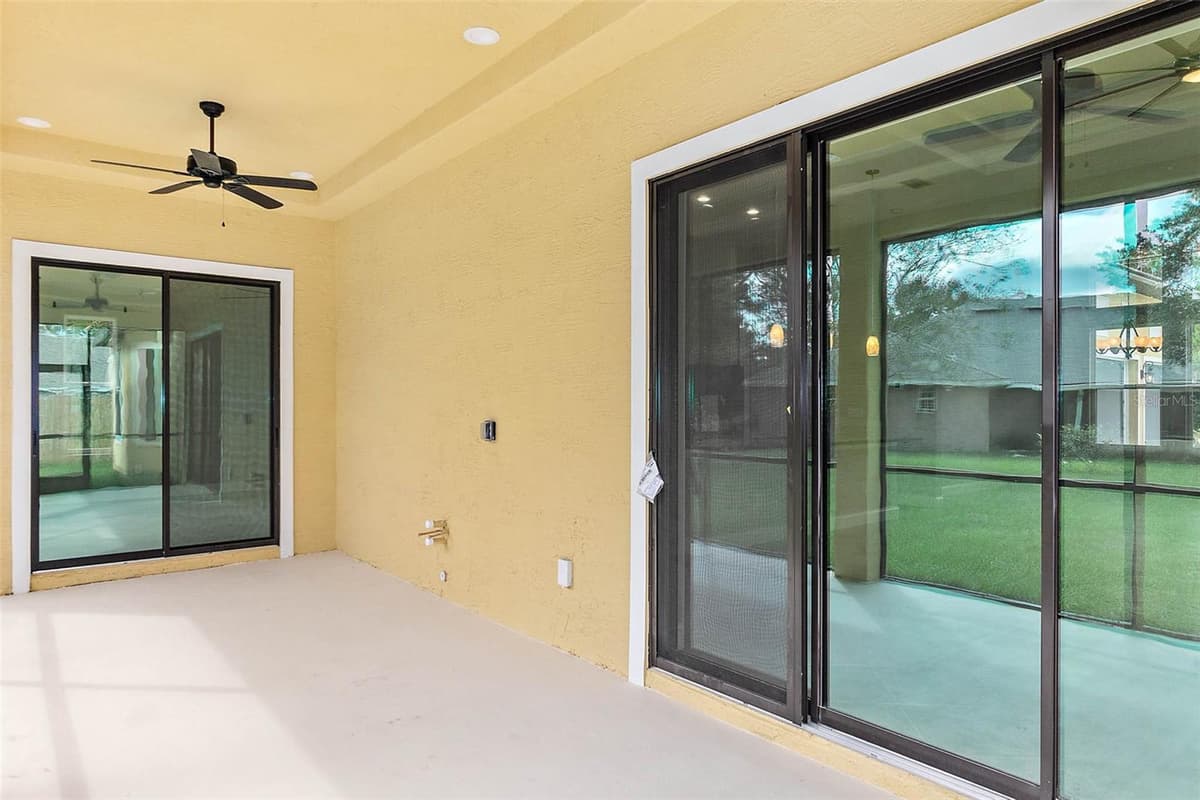 3 WHITE HOLLY PLACE — photo 18 of 22