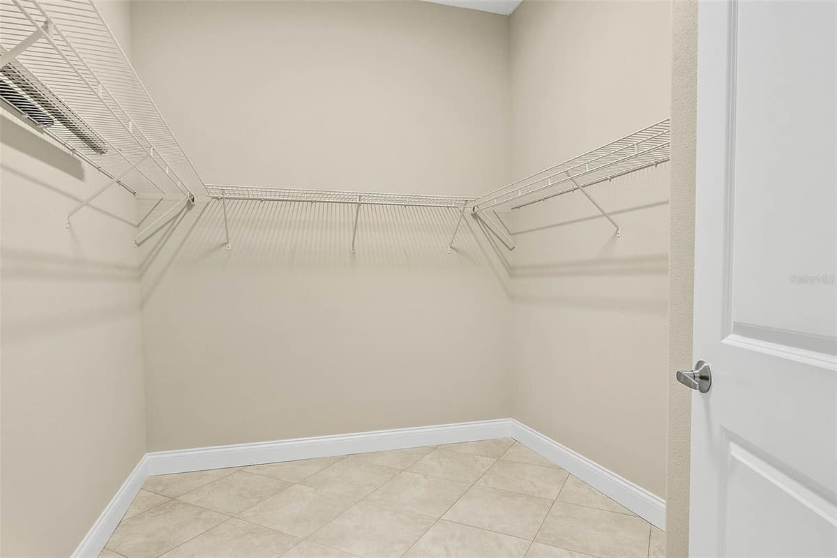 3 WHITE HOLLY PLACE — photo 5 of 22