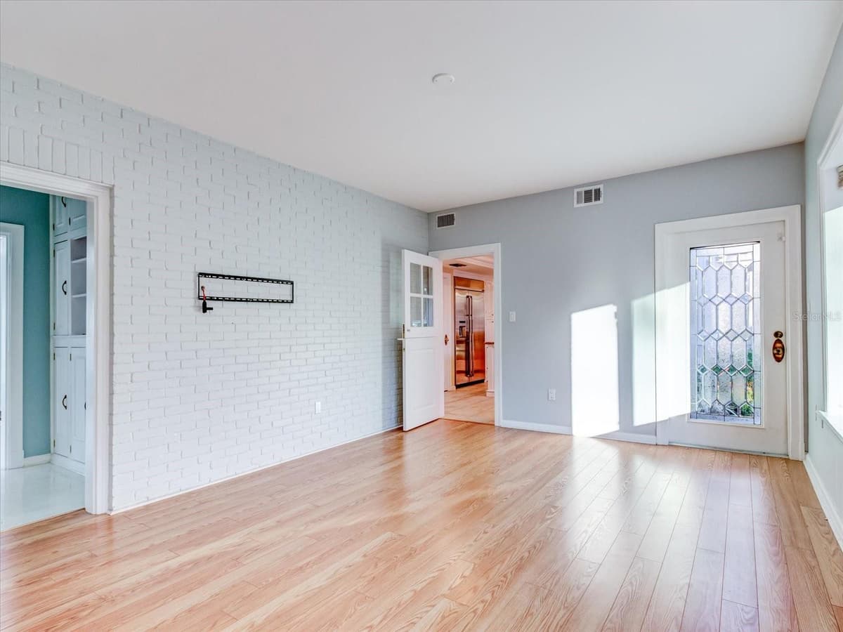 518 RIVERSIDE DRIVE — photo 25 of 82