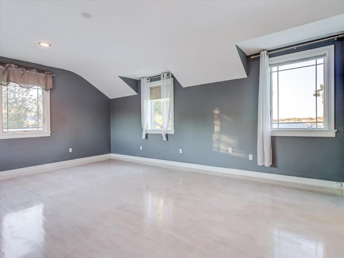 518 RIVERSIDE DRIVE — photo 36 of 82