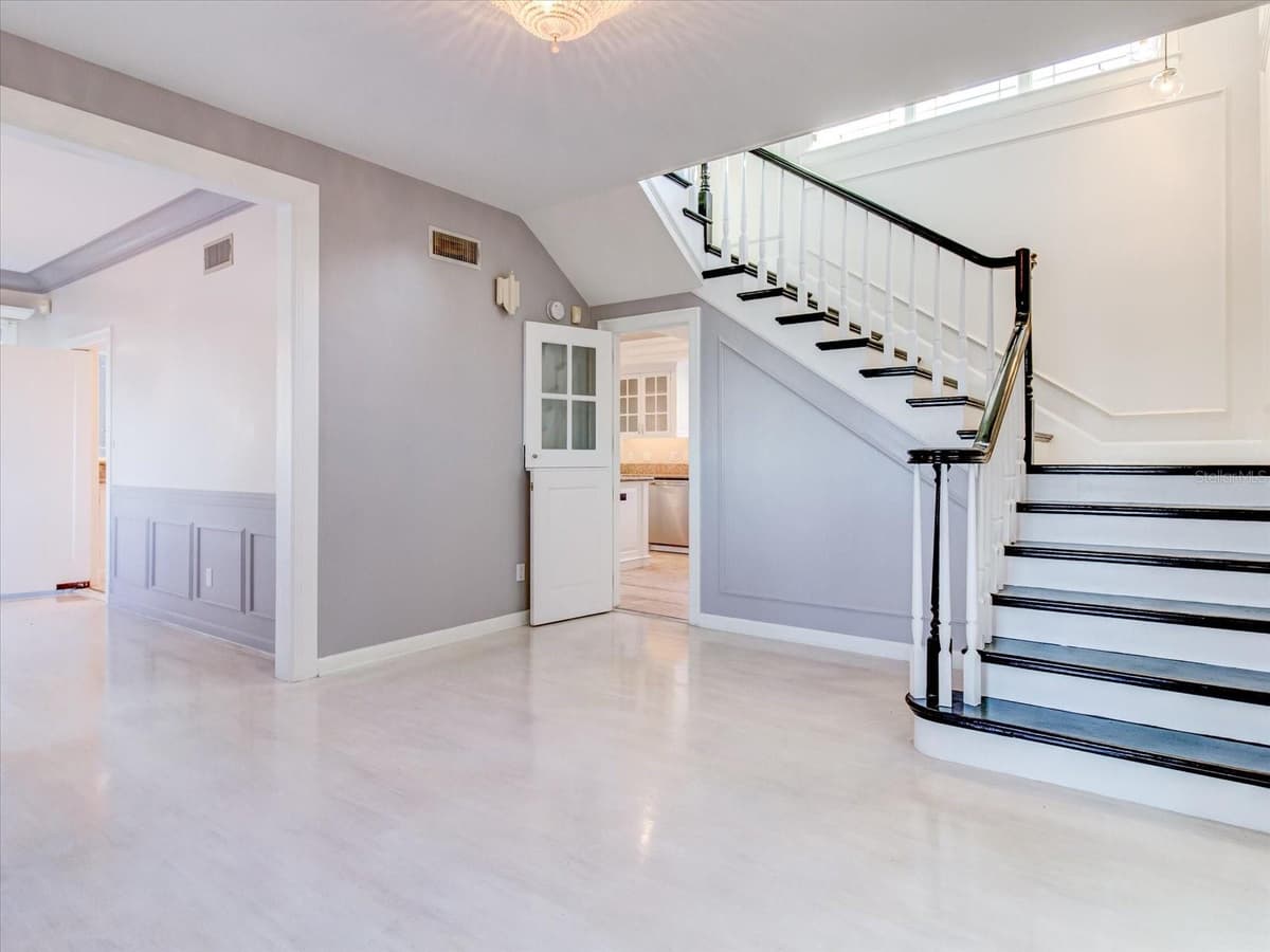 518 RIVERSIDE DRIVE — photo 19 of 82