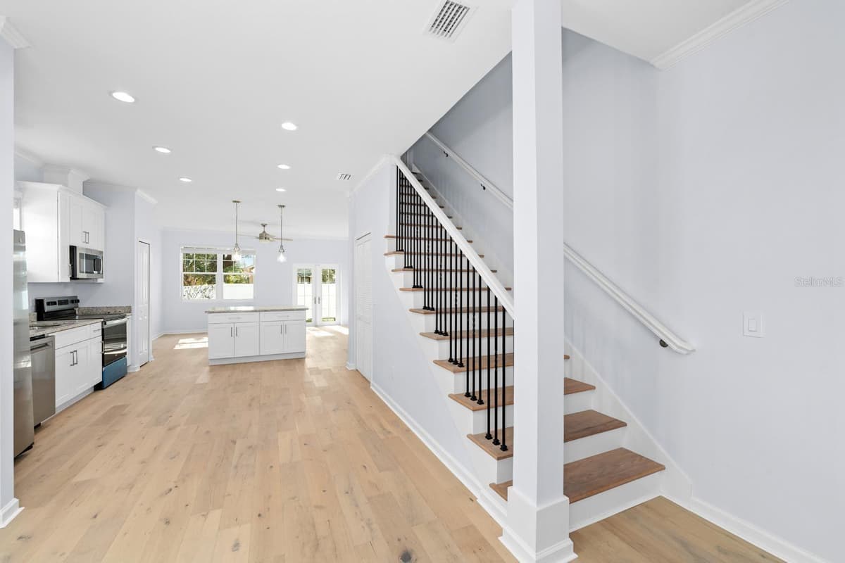 1815 22ND AVENUE — photo 9 of 35