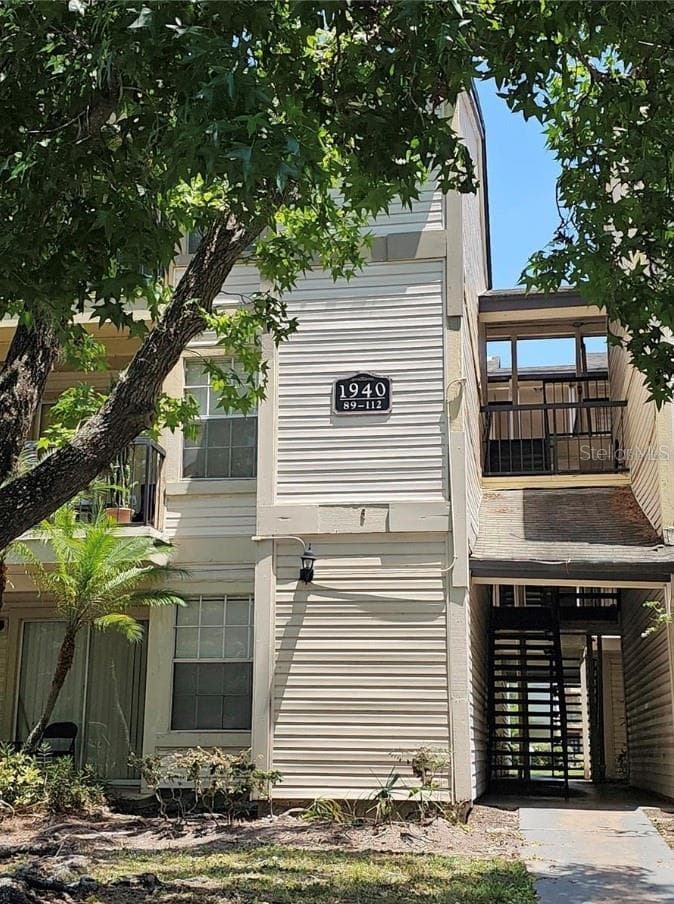 1940 LAKE ATRIUMS CIRCLE — photo 1 of 11