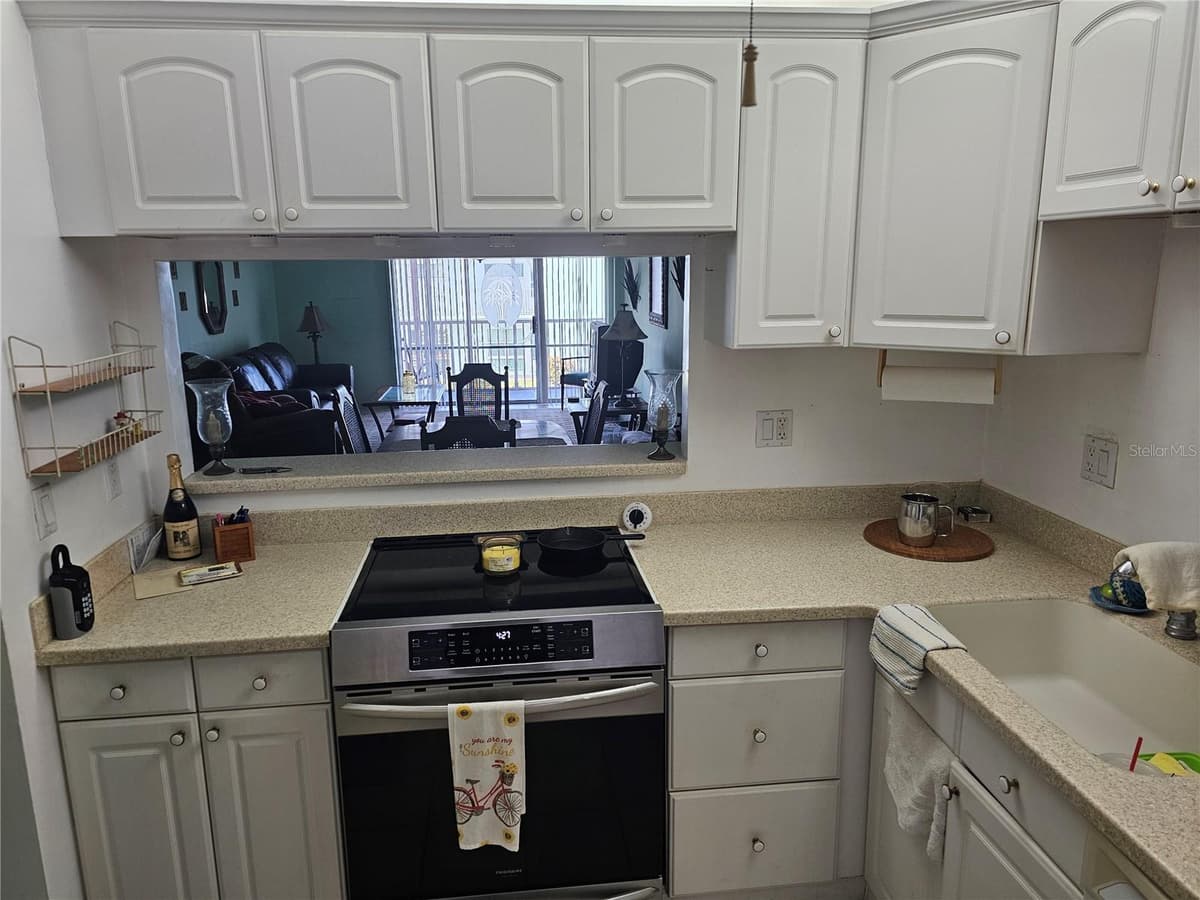 721 S BEACH ST — photo 6 of 39