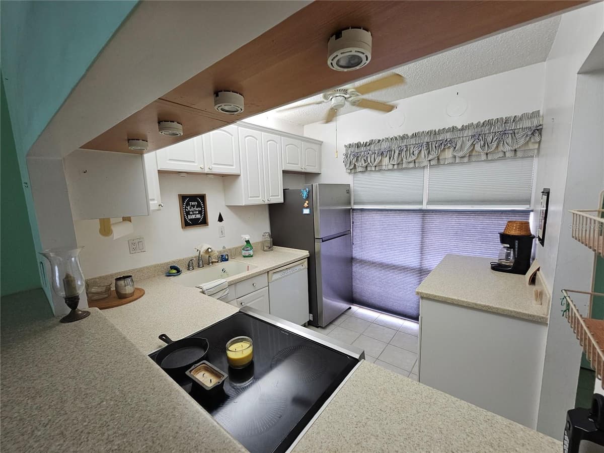 721 S BEACH ST — photo 4 of 39