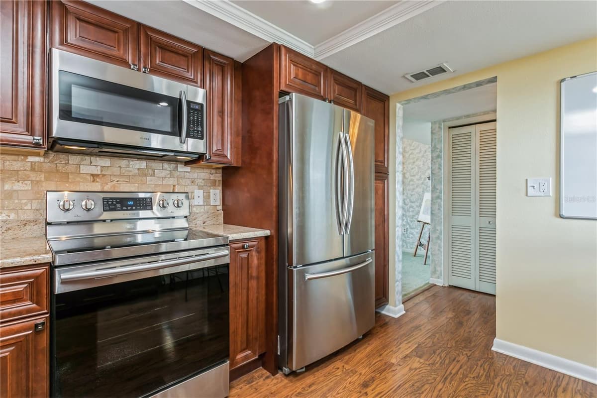5200 BRITTANY DRIVE — photo 5 of 35