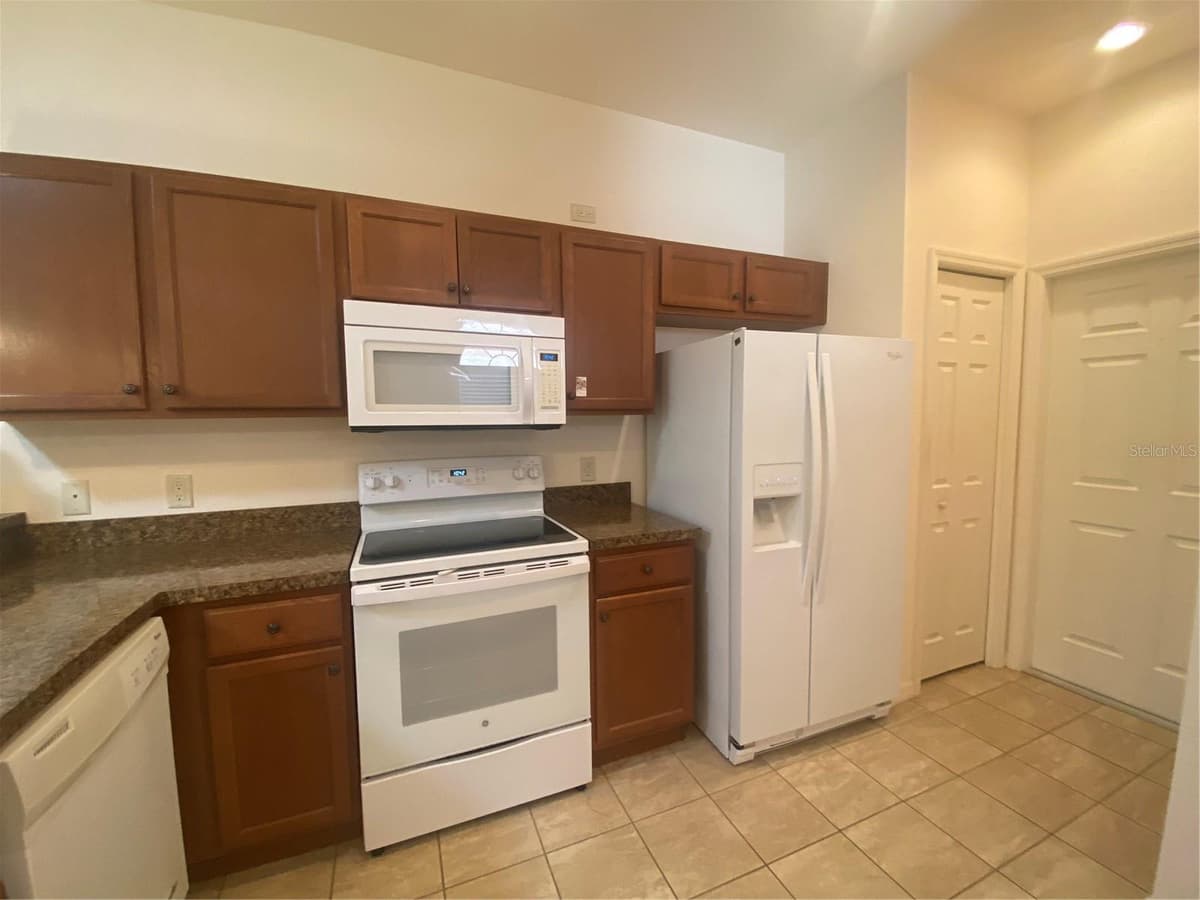 1561 VIENNA SQUARE DRIVE — photo 7 of 44