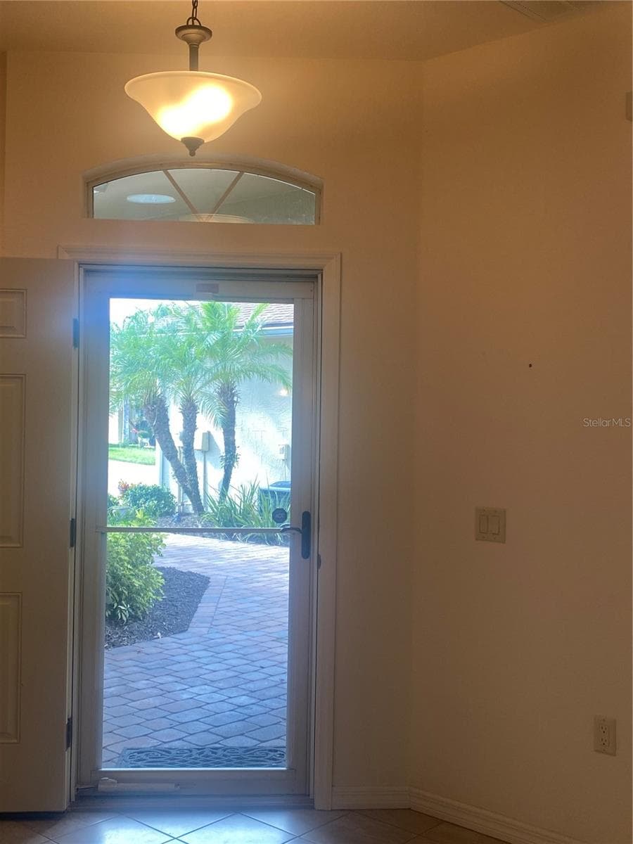 1561 VIENNA SQUARE DRIVE — photo 4 of 44
