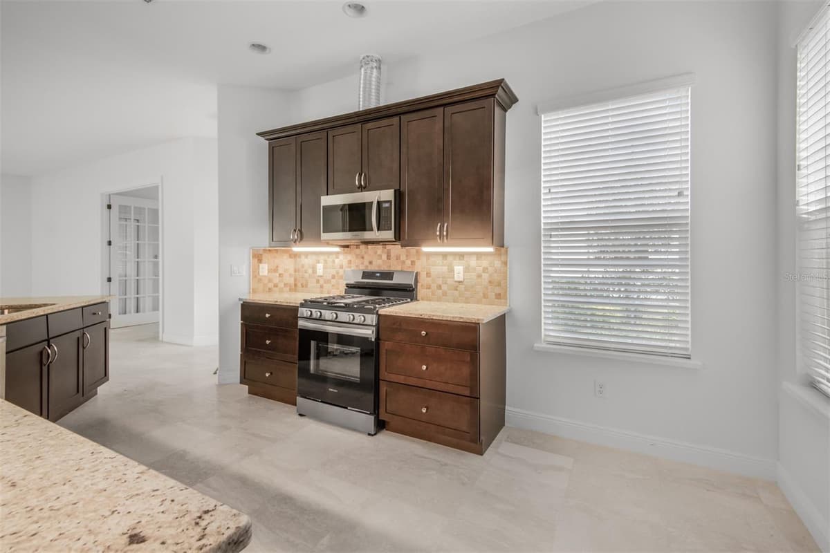 9129 DEER PARK DRIVE — photo 8 of 37