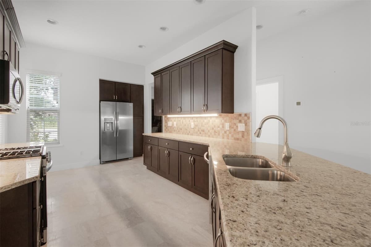 9129 DEER PARK DRIVE — photo 5 of 37