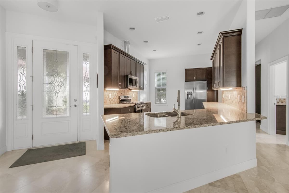9129 DEER PARK DRIVE — photo 3 of 37