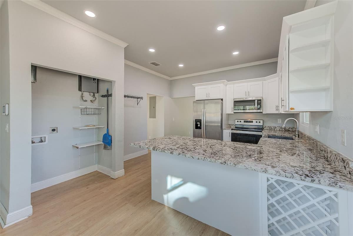 2905 21ST AVENUE — photo 15 of 37