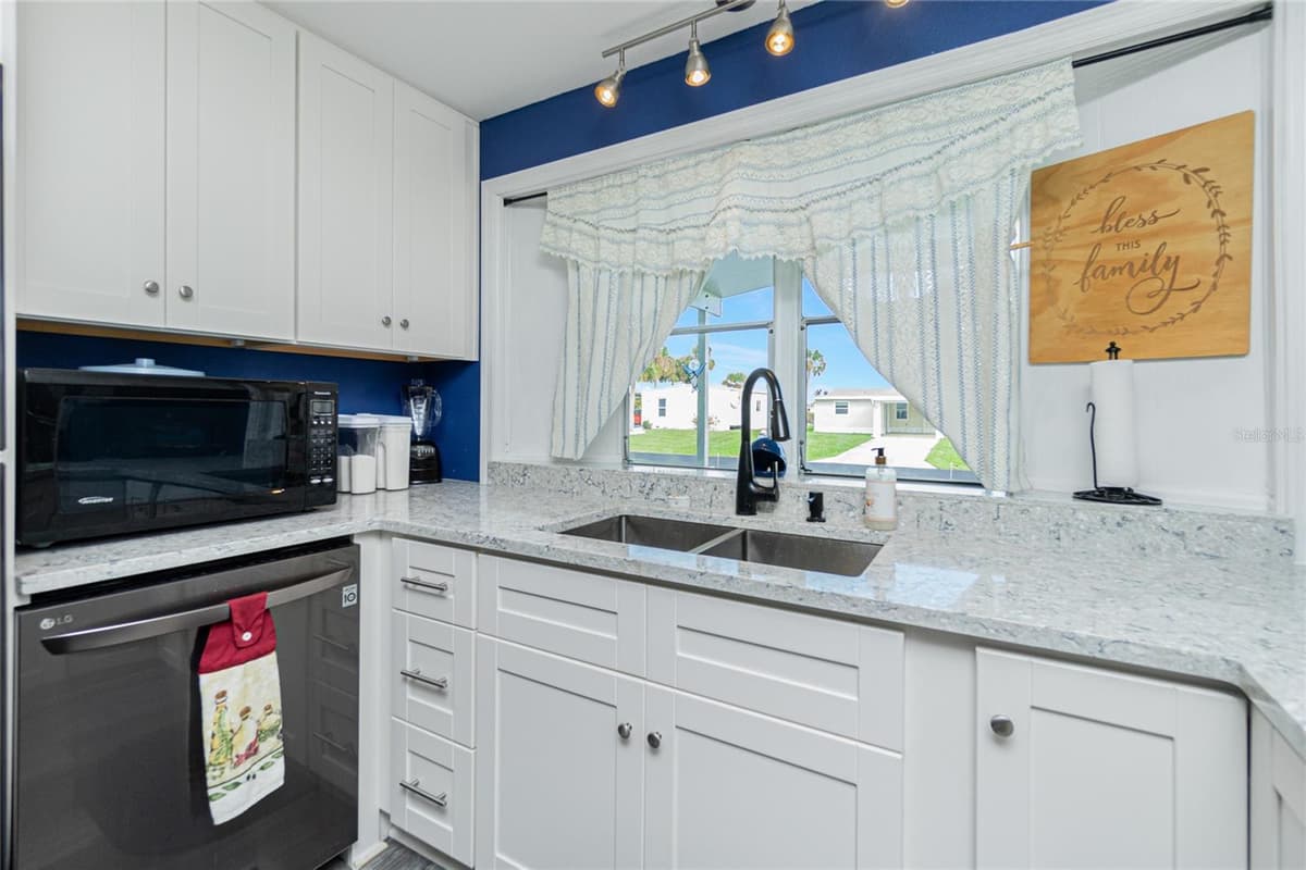 1520 BLUE HERON DRIVE — photo 4 of 46