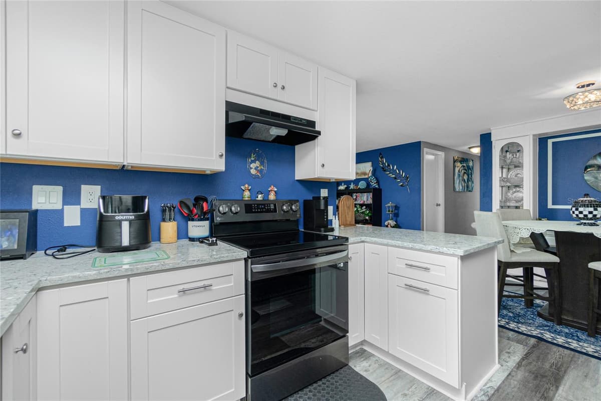 1520 BLUE HERON DRIVE — photo 6 of 46