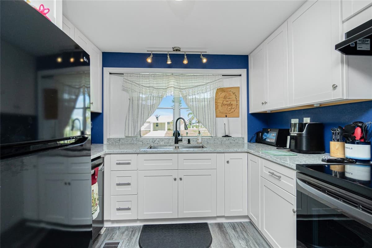 1520 BLUE HERON DRIVE — photo 3 of 46