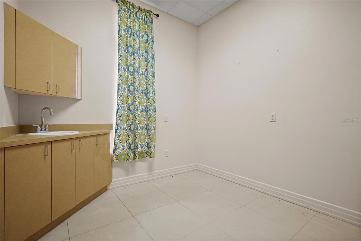 3730 TAMPA ROAD — photo 22 of 27