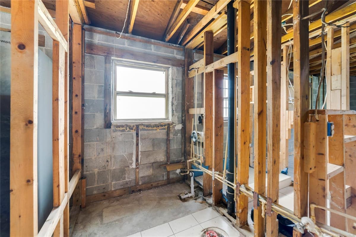 6427 SUNSHINE STREET — photo 9 of 15