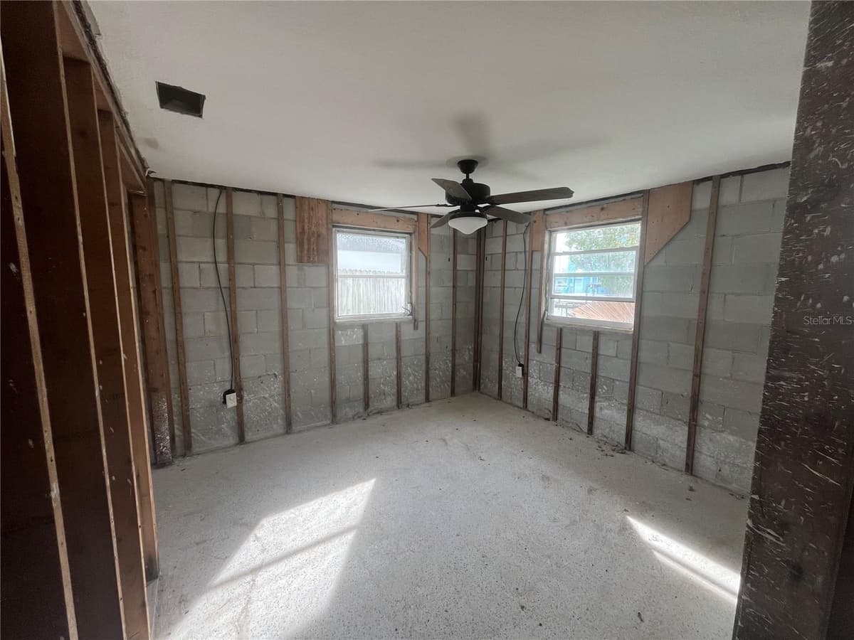 13639 FRANCES AVENUE — photo 7 of 11