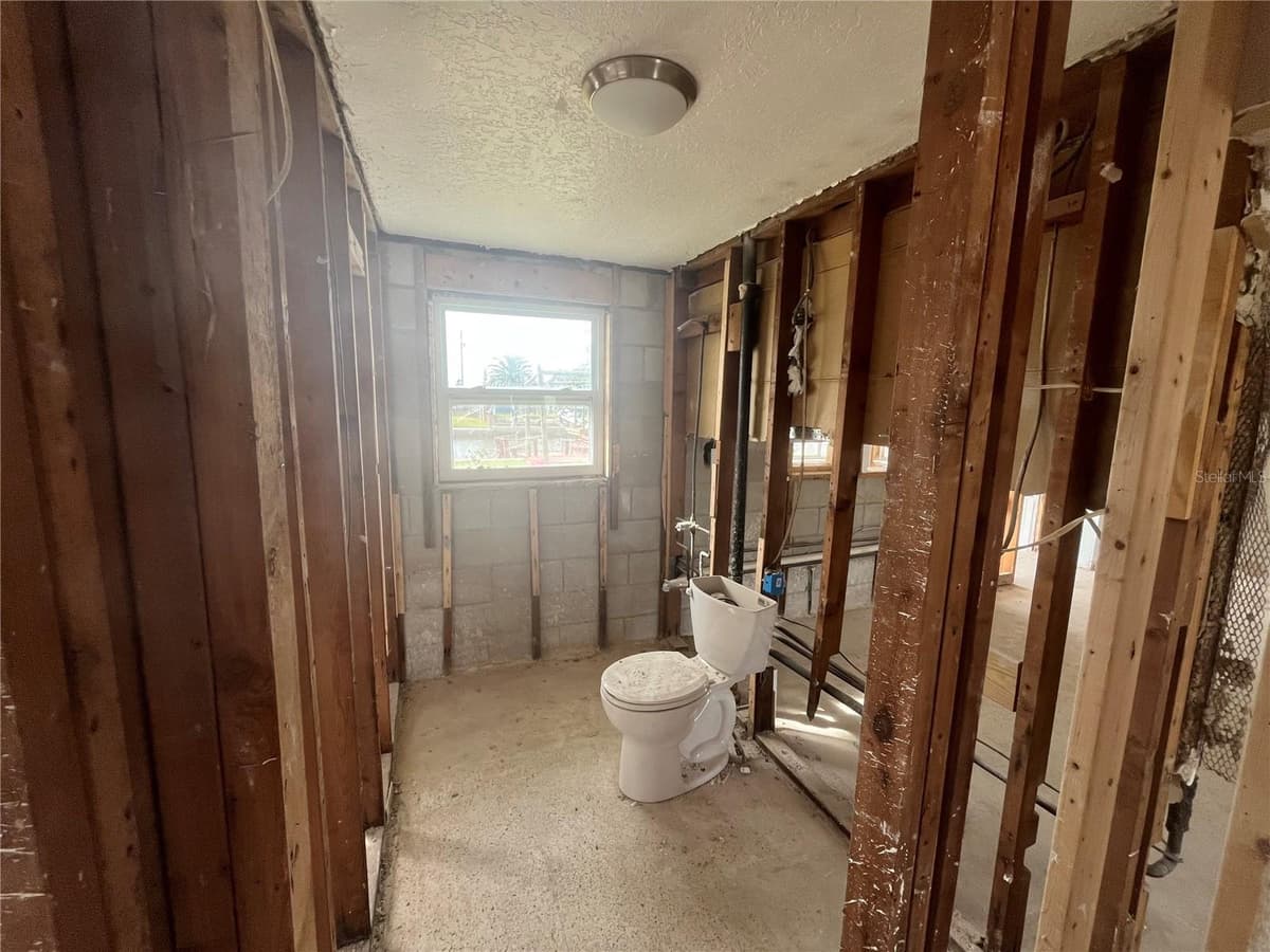 13639 FRANCES AVENUE — photo 8 of 11