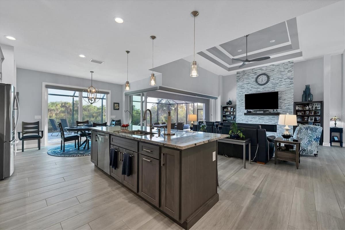 14351 HOWARD AVE — photo 18 of 82