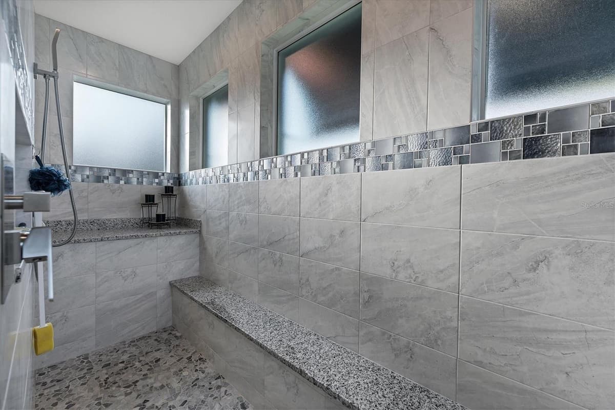14351 HOWARD AVE — photo 44 of 82