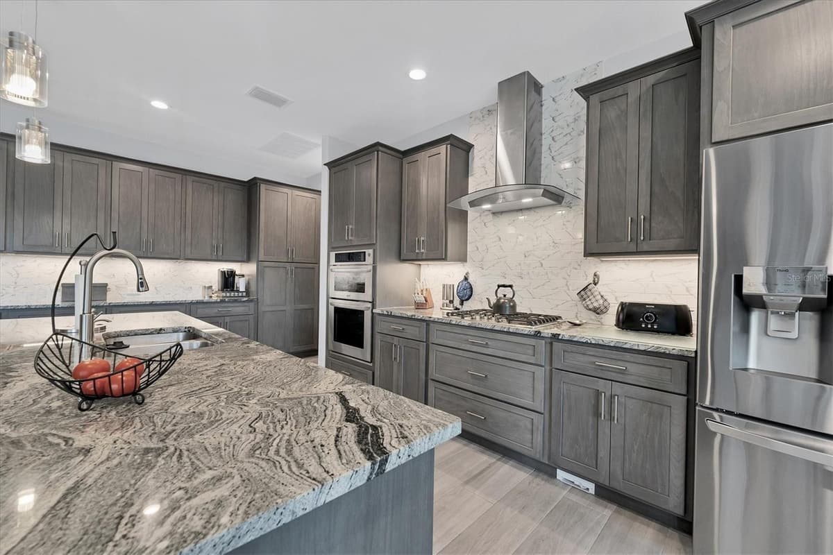 14351 HOWARD AVE — photo 22 of 82