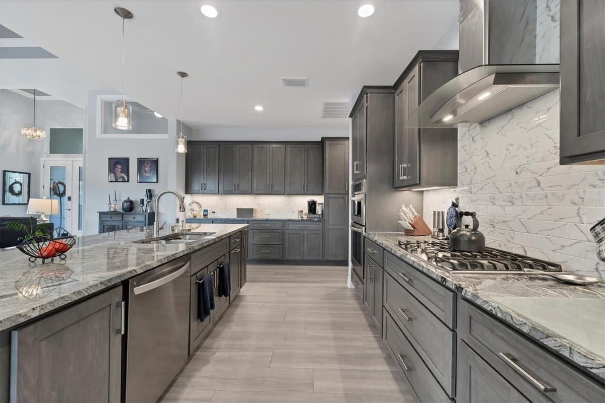 14351 HOWARD AVE — photo 23 of 82