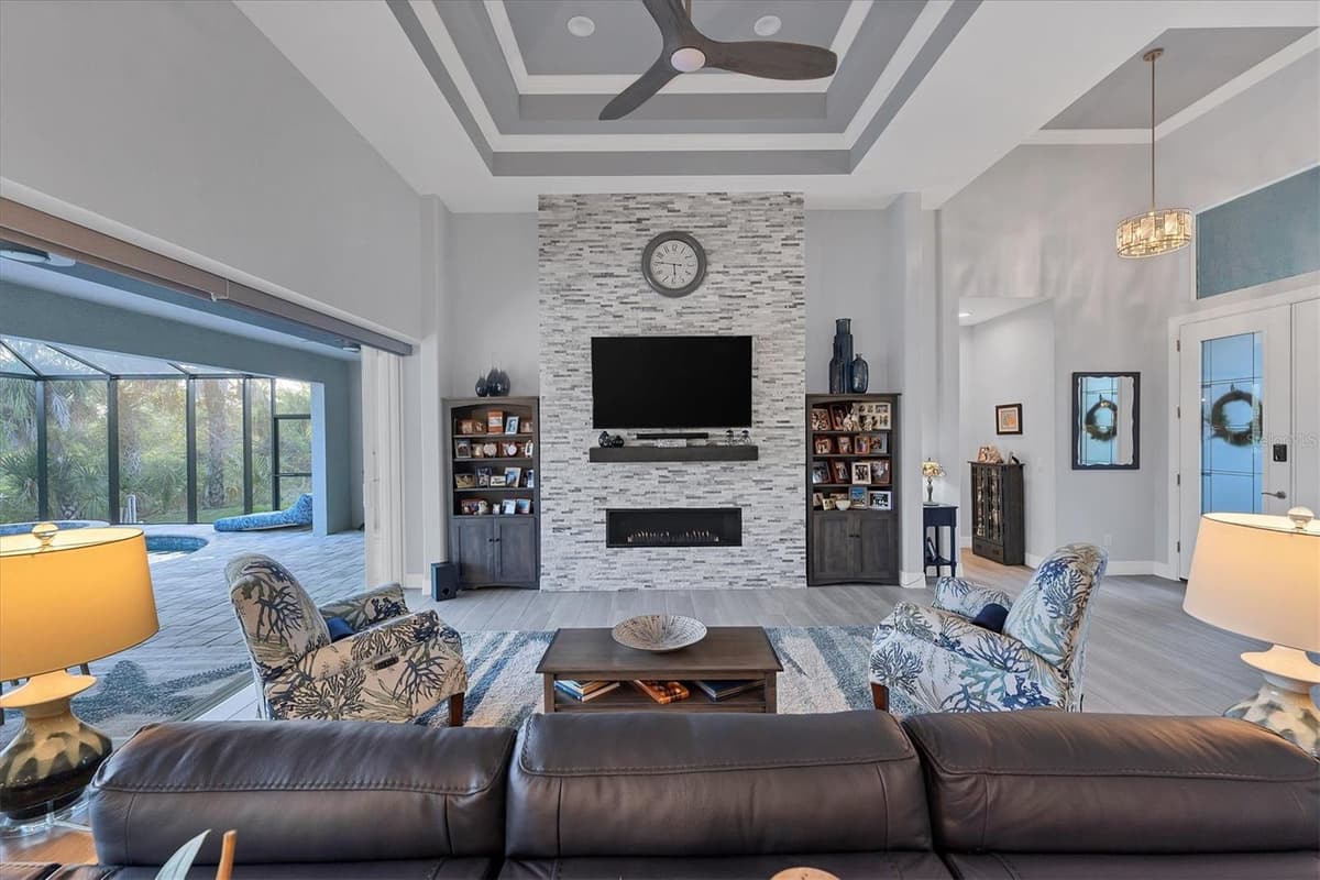 14351 HOWARD AVE — photo 13 of 82