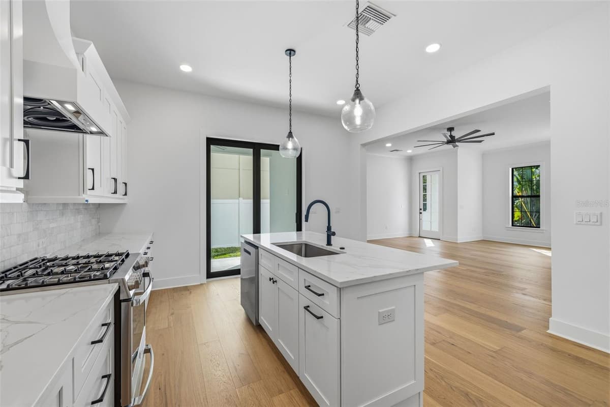 3012 ESPERANZA AVENUE — photo 10 of 24