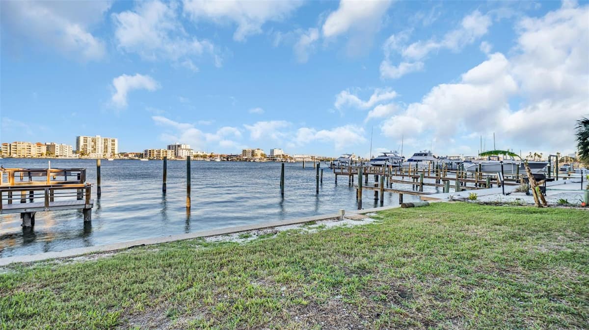 483 SHORE DRIVE — photo 16 of 35