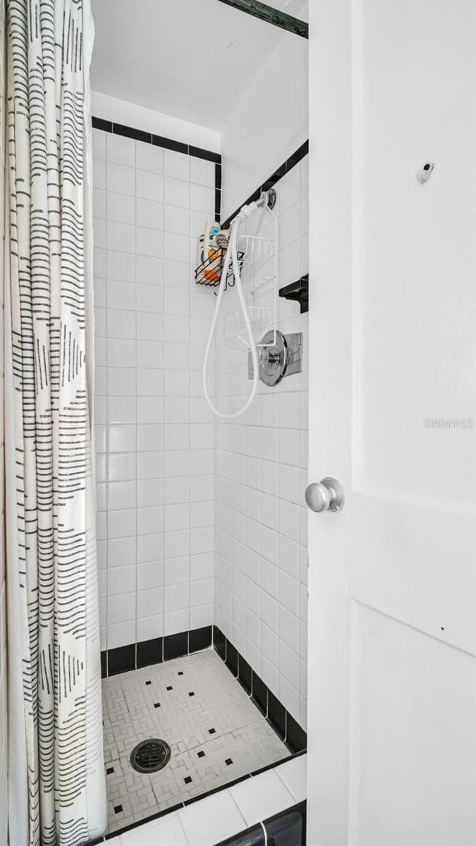 483 SHORE DRIVE — photo 14 of 35