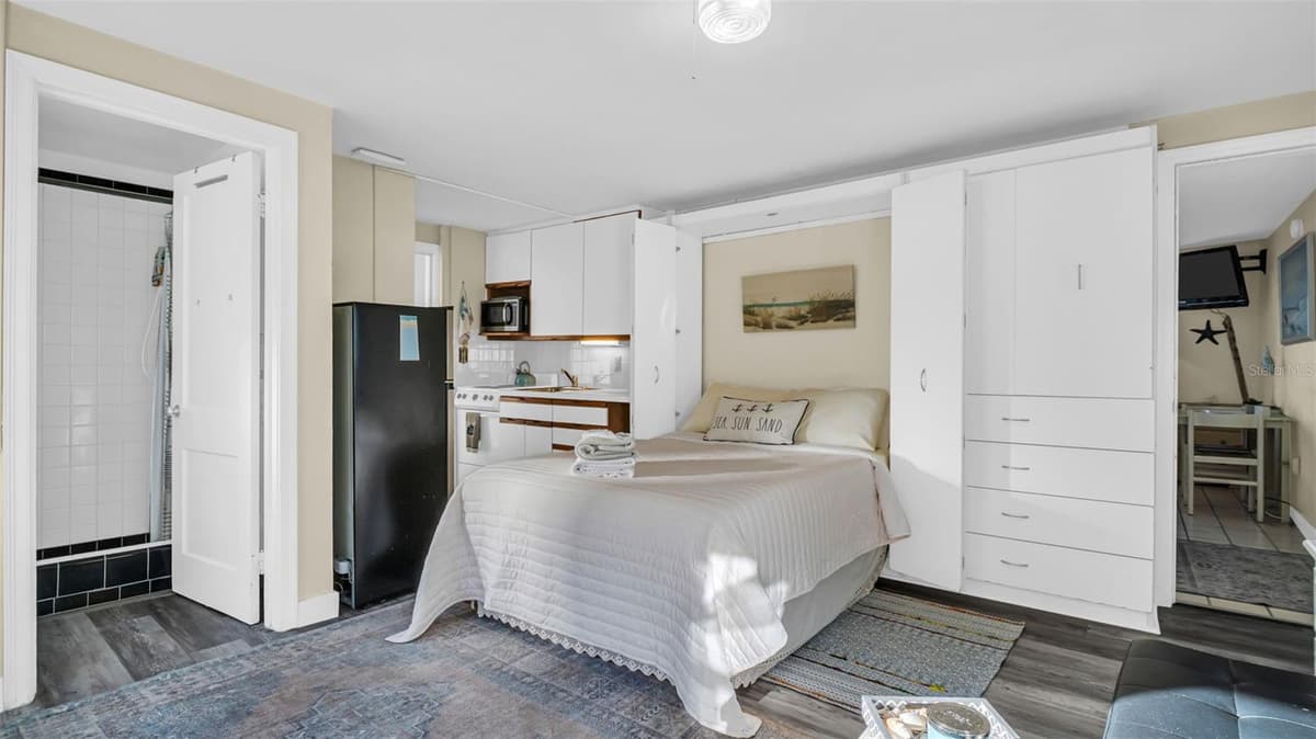 483 SHORE DRIVE — photo 7 of 35
