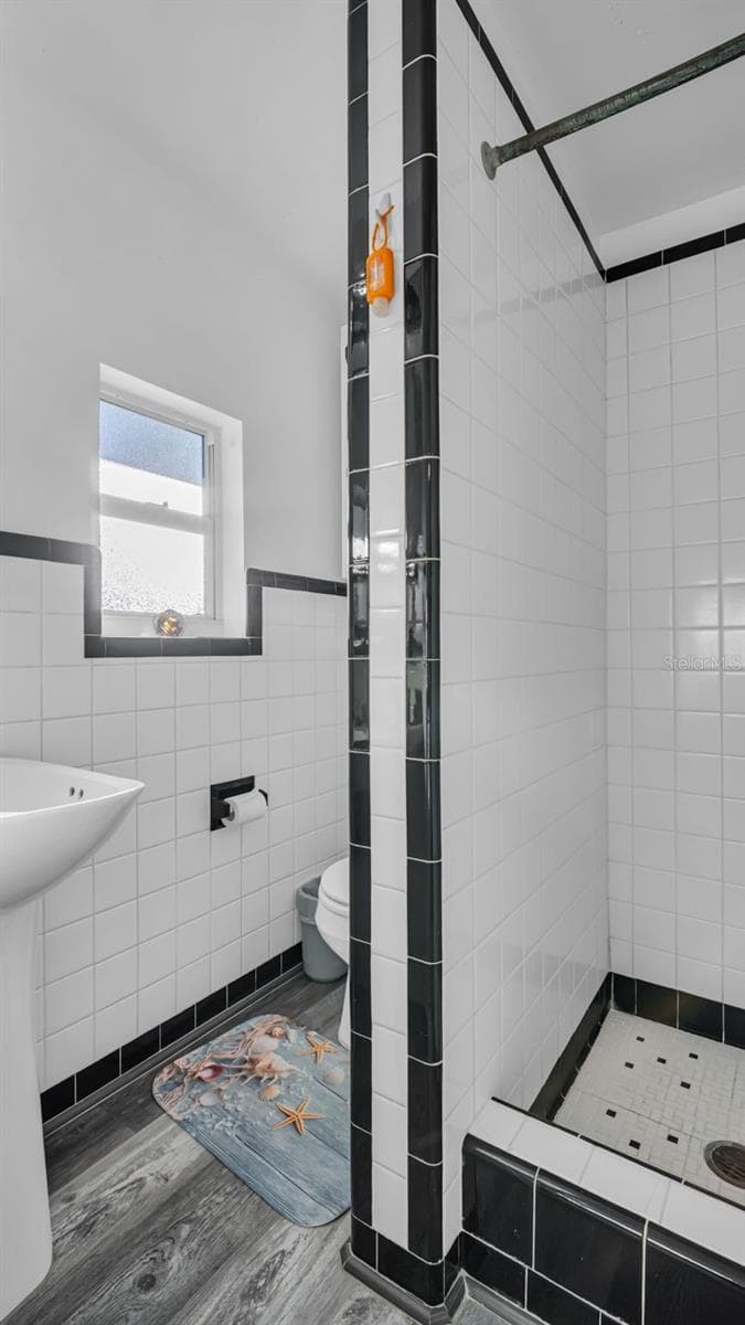483 SHORE DRIVE — photo 13 of 35