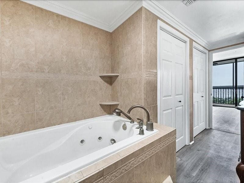 7100 SUNSHINE SKYWAY LANE — photo 33 of 60