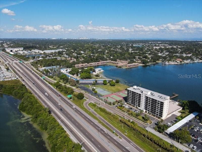 7100 SUNSHINE SKYWAY LANE — photo 3 of 60