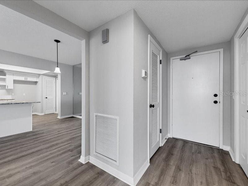 7100 SUNSHINE SKYWAY LANE — photo 13 of 60