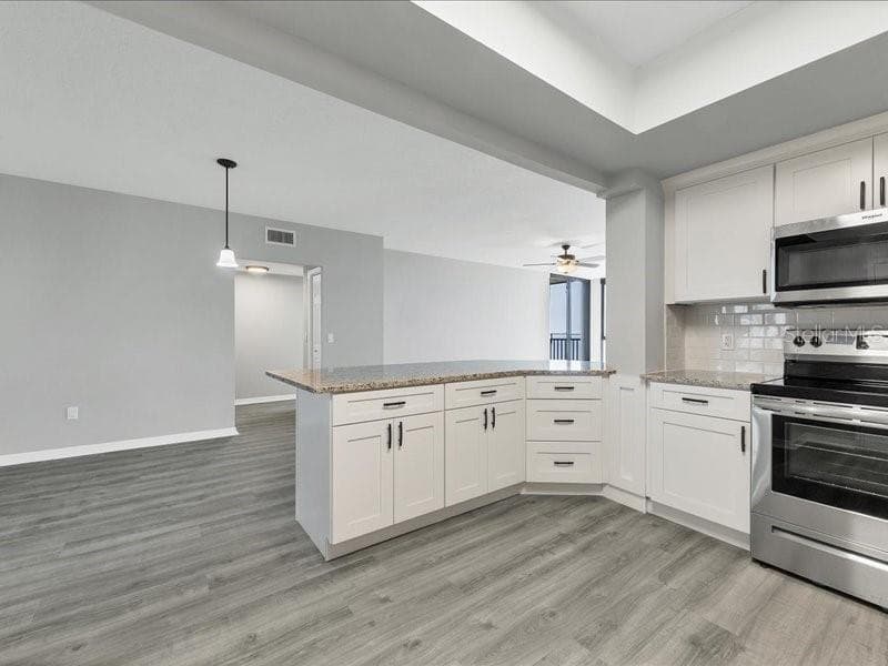 7100 SUNSHINE SKYWAY LANE — photo 16 of 60