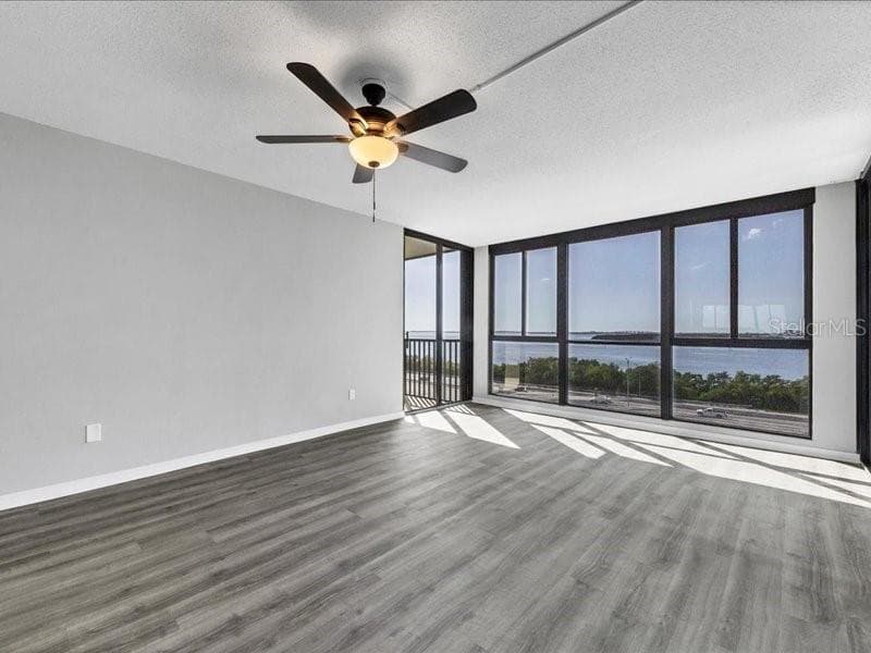 7100 SUNSHINE SKYWAY LANE — photo 21 of 60