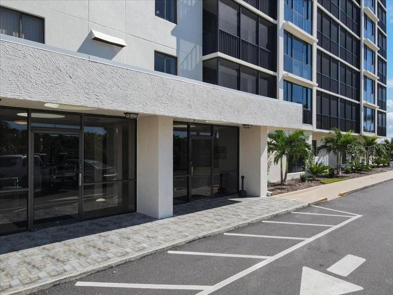 7100 SUNSHINE SKYWAY LANE — photo 10 of 60