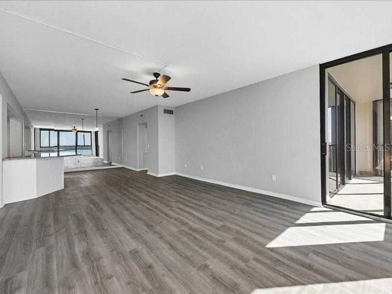 7100 SUNSHINE SKYWAY LANE — photo 18 of 60