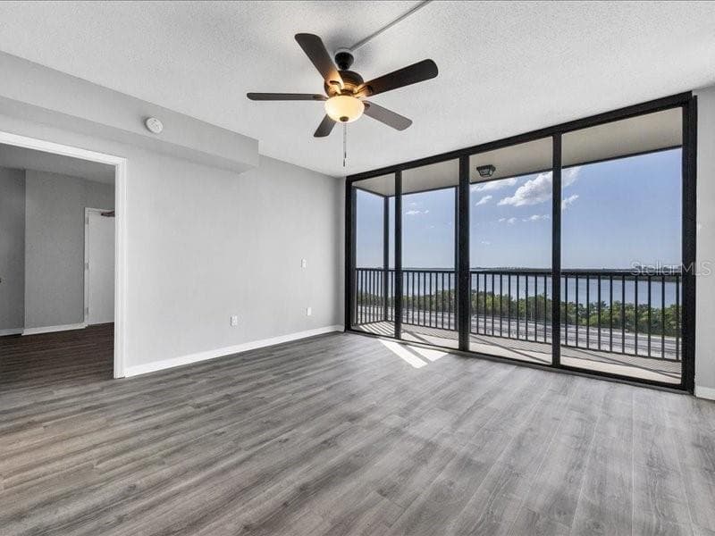 7100 SUNSHINE SKYWAY LANE — photo 36 of 60